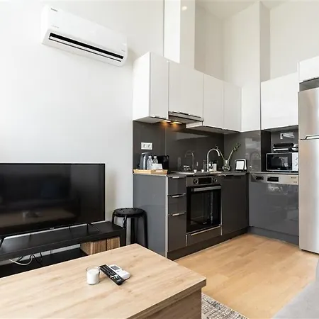Apartament Vibrant 1-bdr Wpoolgym Near Airport Metro
