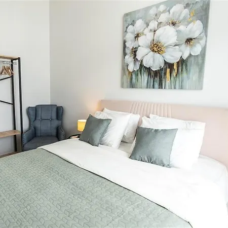 Apartament Vibrant 1-bdr Wpoolgym Near Airport Metro *