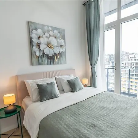 Vibrant 1-bdr Wpoolgym Near Airport Metro Appartement