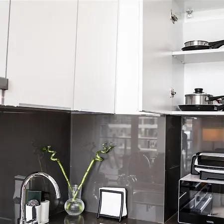 Vibrant 1-bdr Wpoolgym Near Airport Metro Appartement