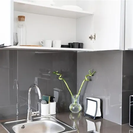Vibrant 1-bdr Wpoolgym Near Airport Metro