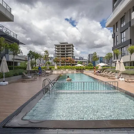 Vibrant 1-bdr Wpoolgym Near Airport Metro * Istanboel