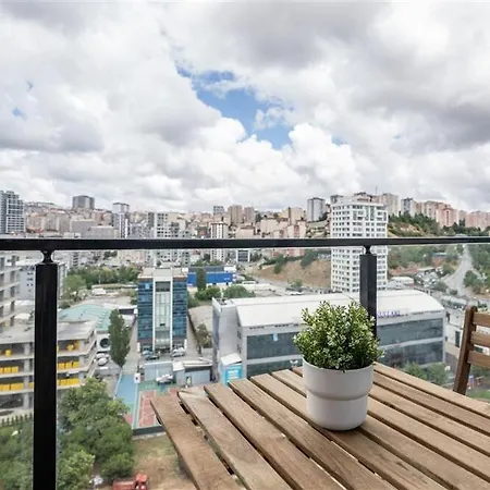 Vibrant 1-bdr Wpoolgym Near Airport Metro Appartement