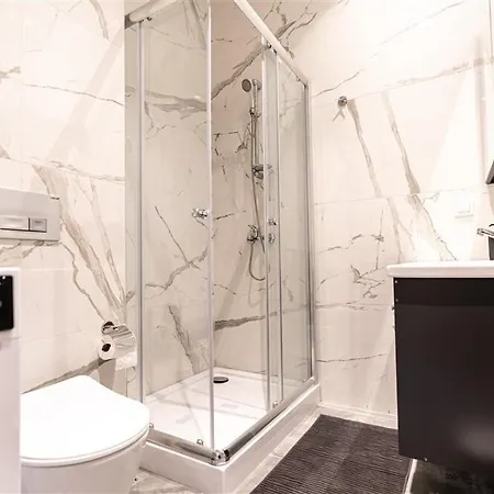 Vibrant 1-bdr Wpoolgym Near Airport Metro *